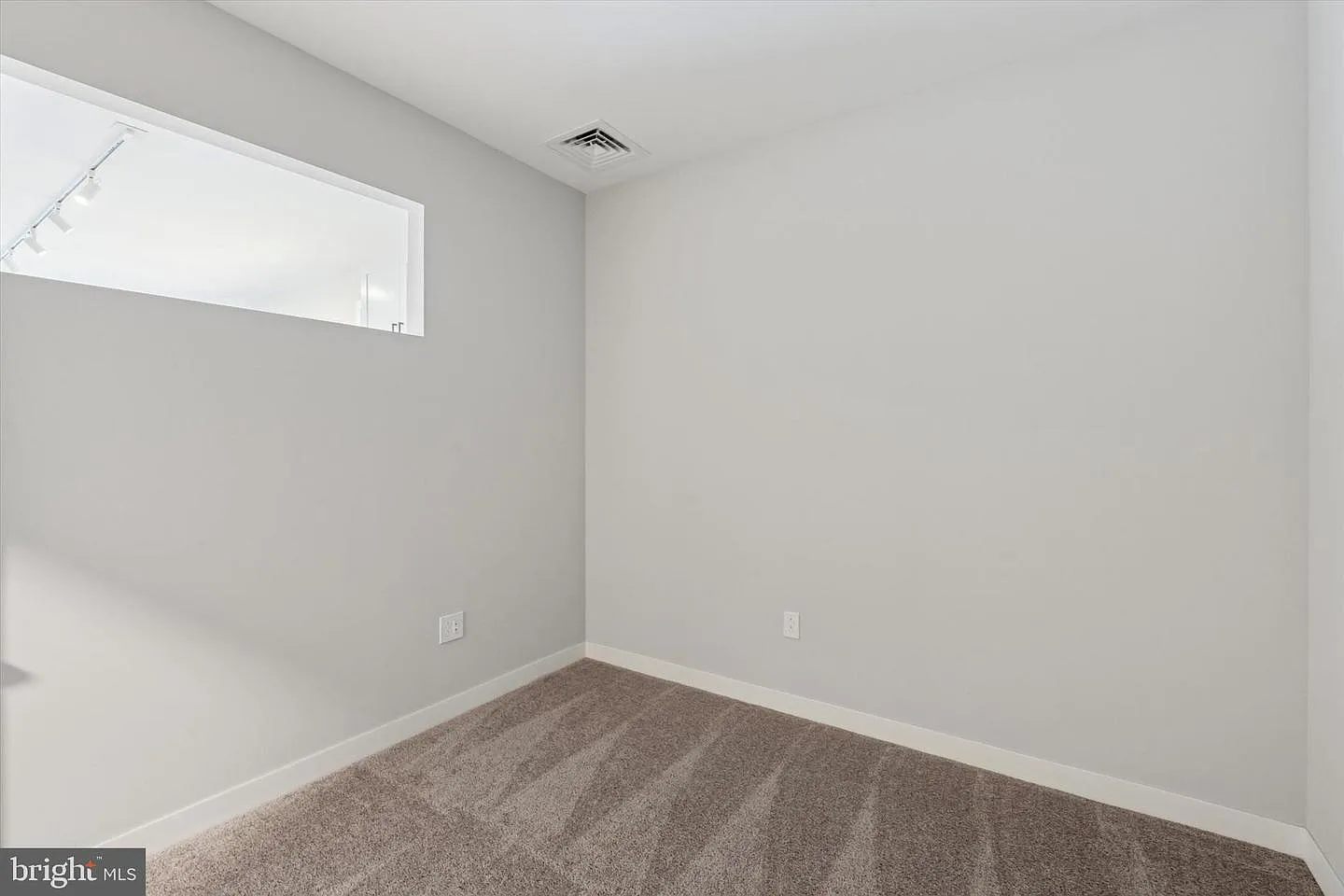 1 bed, 652 sqft, $1,910 — Photo 3