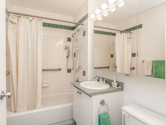 5th image of 474 48th Ave APT 20B