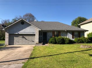 2911 E Chattanooga St, Springfield, MO 65804