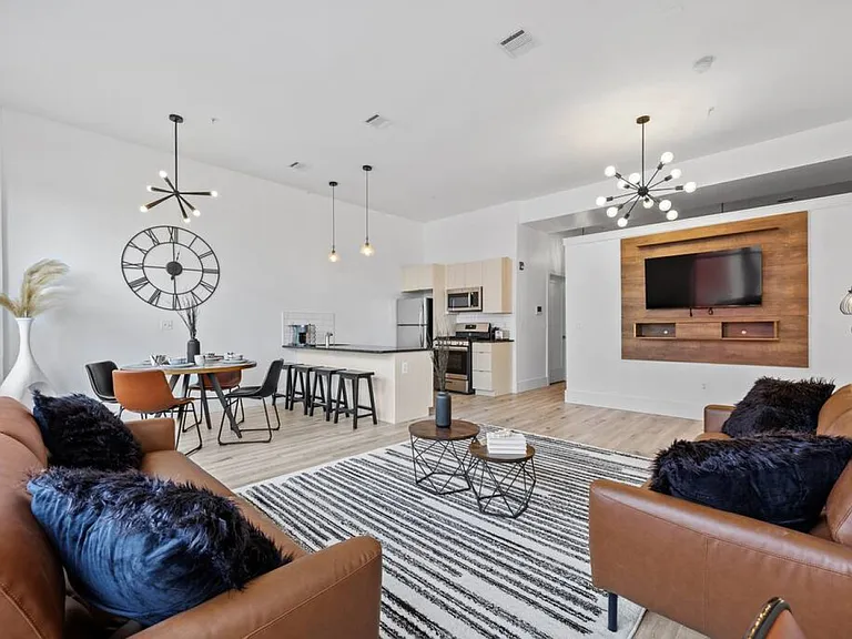300 Hoyt Realty Inc — Photo 28