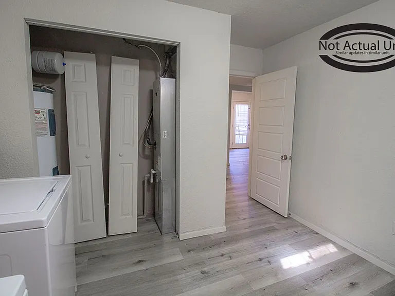 1013 W Ash St — Photo 29