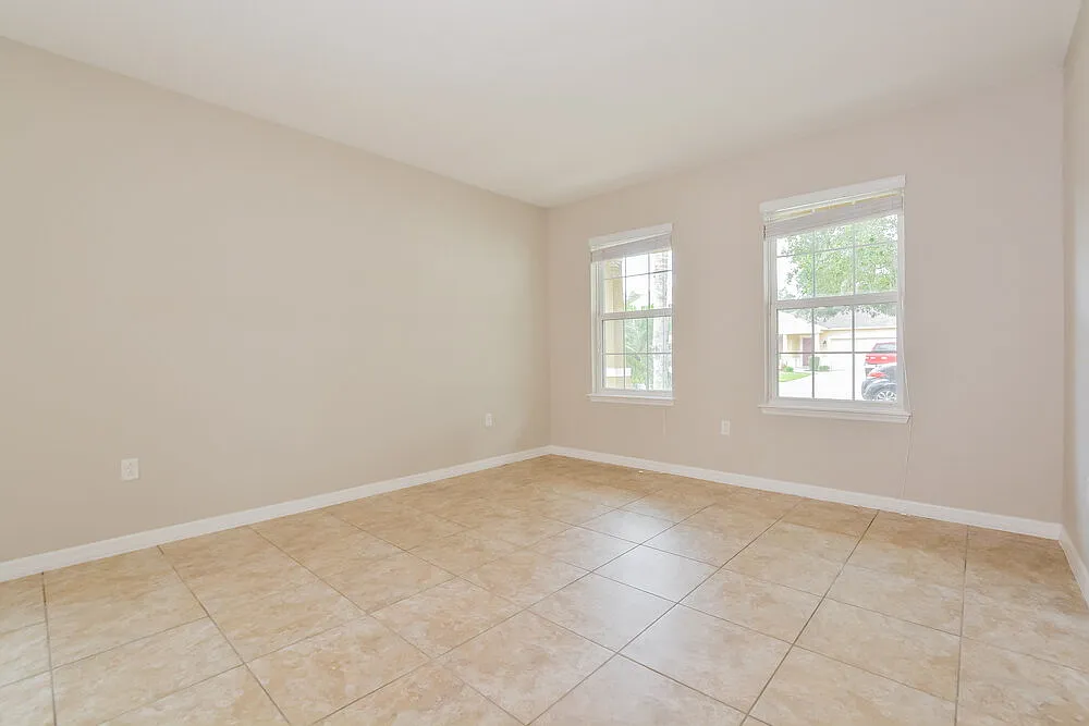 4 bed, 2.0 bath, 1976 sqft, $2,135 — Photo 3