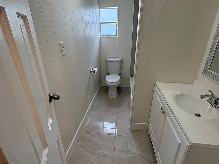2624 Lee St — Photo 11