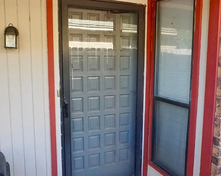 9027 N Rockwell Dr — Photo 36
