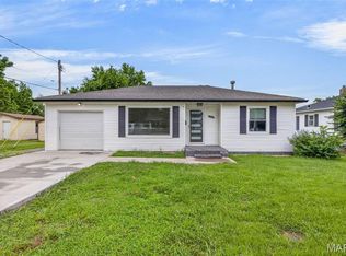 1206 N Washington St, Farmington, MO 63640