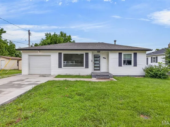 1206 N Washington St, Farmington, MO 63640