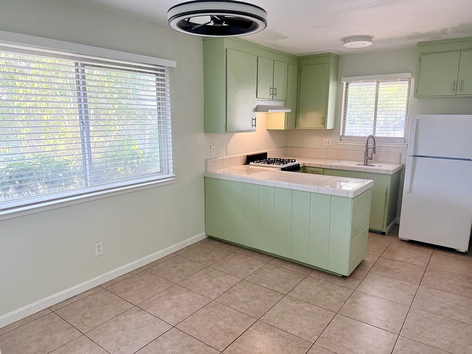 2 bed, 845 sqft, $1,795 — Photo 4