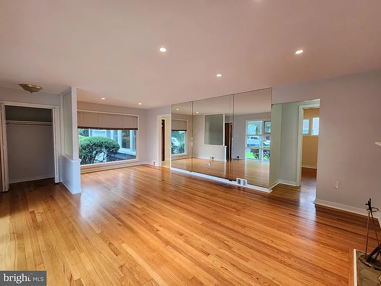 125 Lakedale Dr — Photo 13