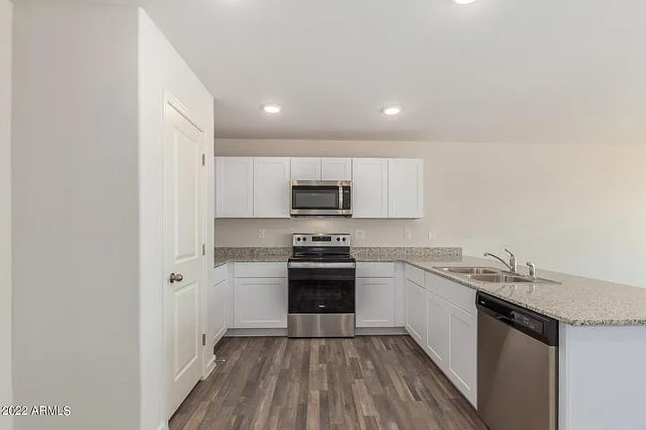 4 bed, 1400 sqft, $1,545 — Photo 4