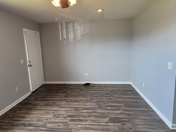 4th image of 1700 Chris Dr #A
