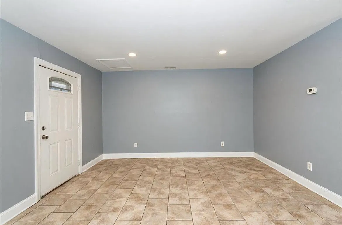 404 Chamberlain Dr — Photo 4