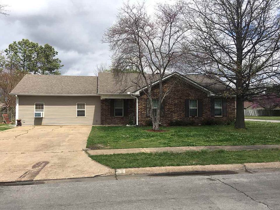 1st image of 114 W Cheryl St