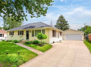 2406 S Fountain Ave, Appleton, WI 54915