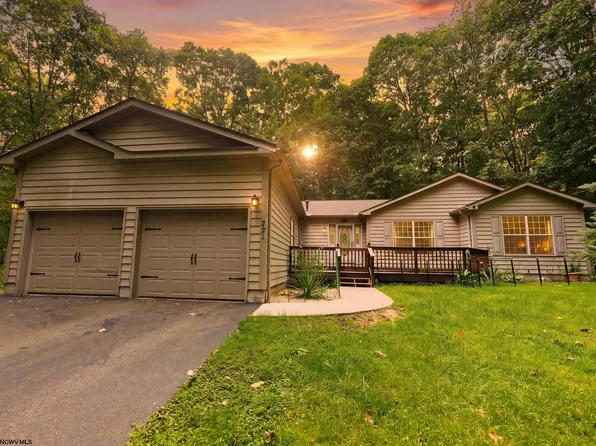221 Anemone Ln, Terra Alta, WV 26764
