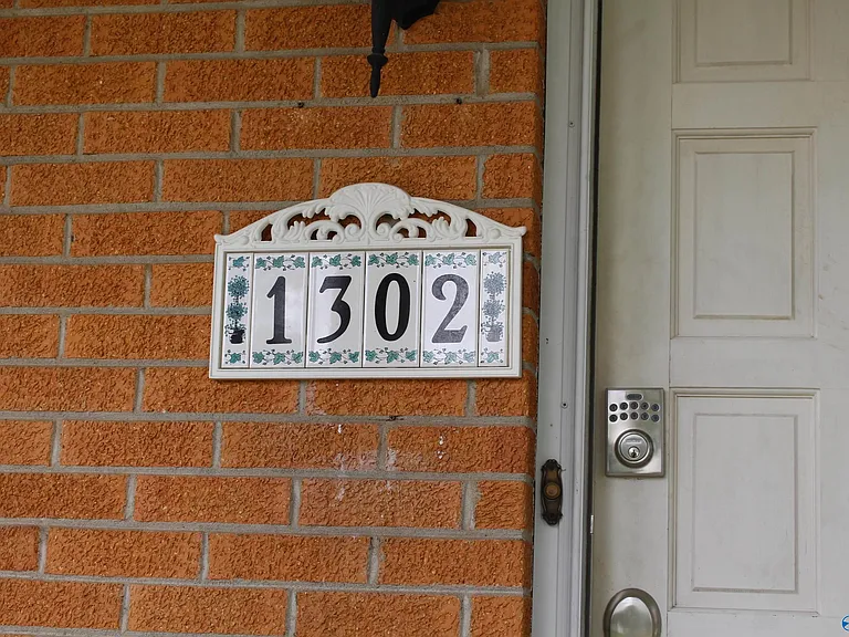 1302 Philpot Ave NE — Photo 3