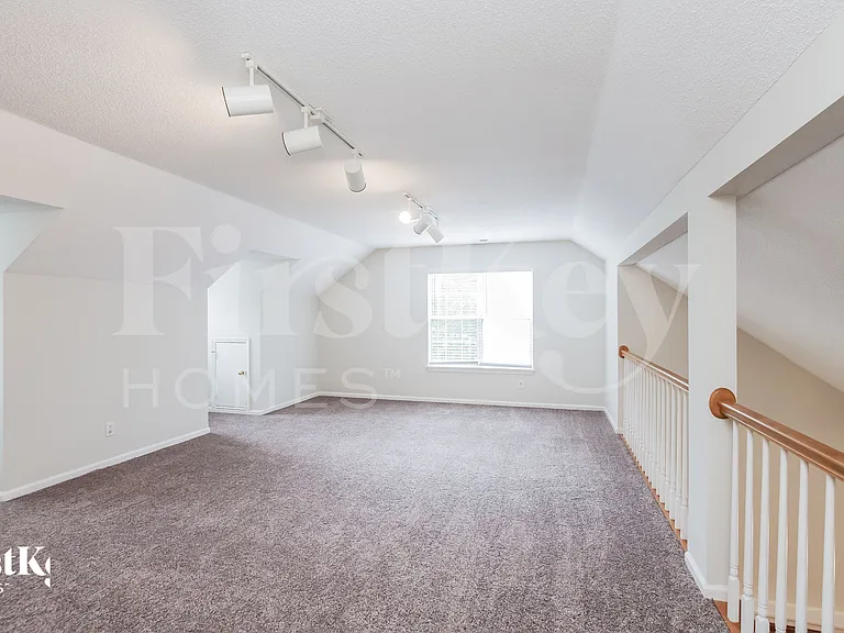 7031 Reedy Creek Rd — Photo 3