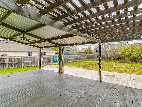 5th image of 1017 Muscadine Vine St