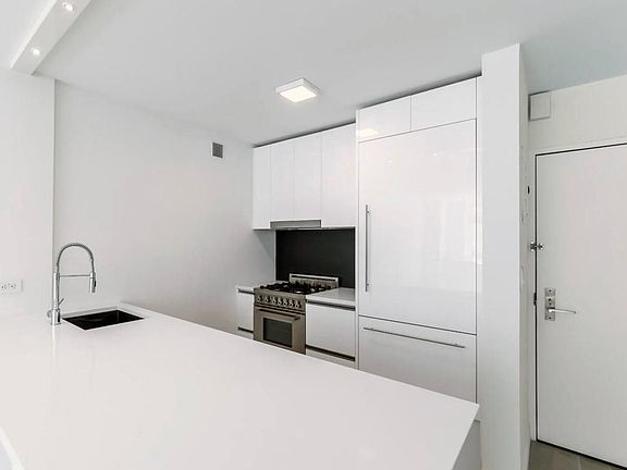 5th image of 301 W 53rd St APT 9G