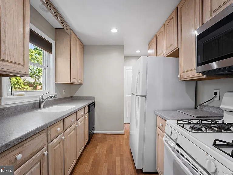 121 Whitmoor Ter — Photo 10