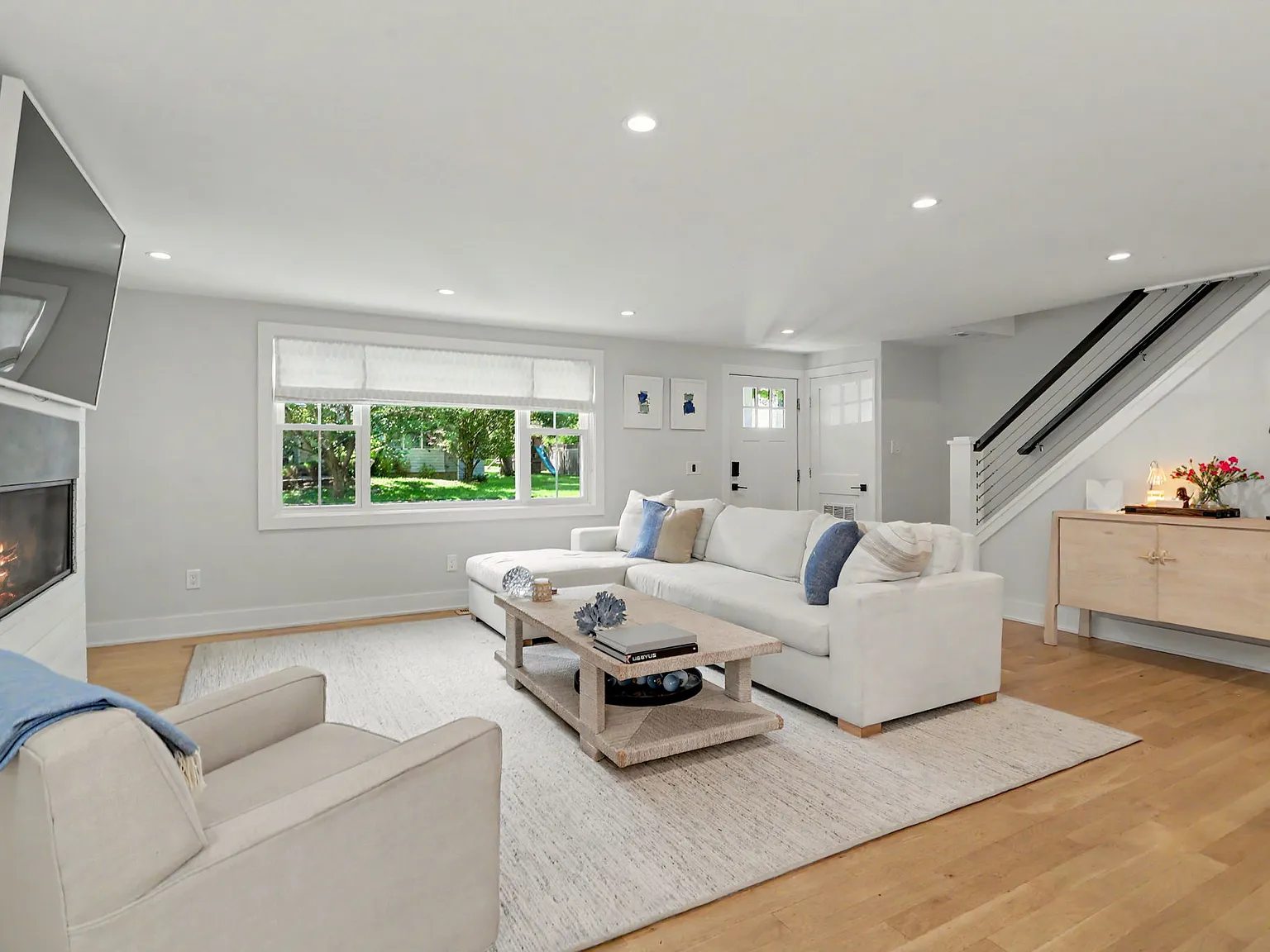 5 bed, 3923 sqft, $9,500 — Photo 2