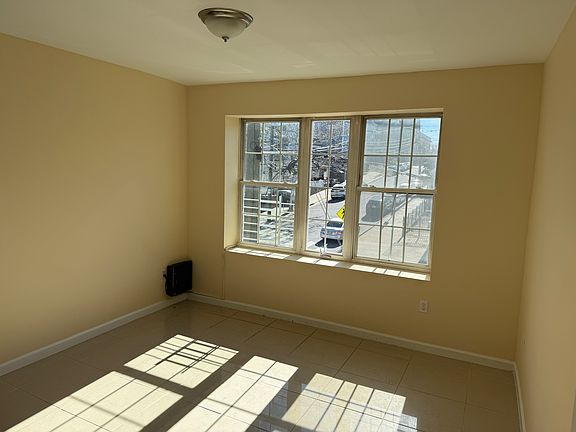 5th image of 183 Thorne St #2F