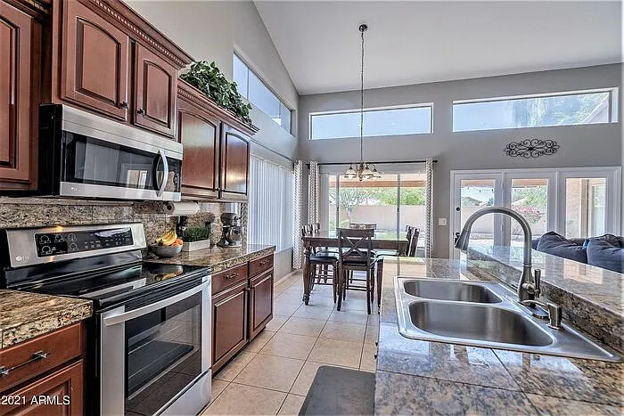 2933 E Verbena Dr — Photo 22