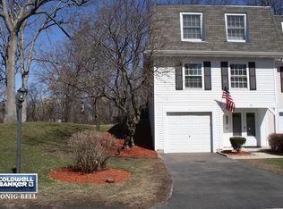 40 Forest Ln, Cary, IL 60013