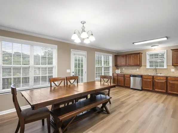 160 Lena Loop, Burns, TN 37029