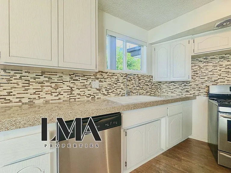 1830 N La Brea Ave #7A — Photo 15