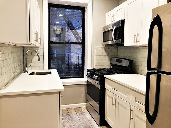 2nd image of 2592 Creston Ave APT 52