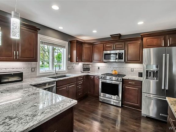 4th image of 479 Campbell Blvd