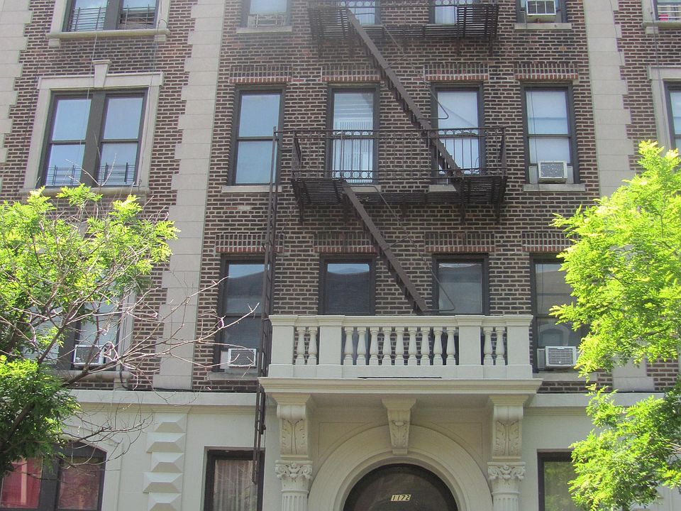 1172 President St