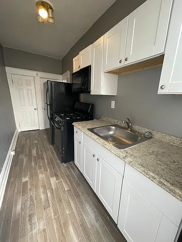 2516 Barclay St Photo 1