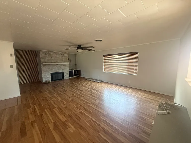 605 E Saint Anne Pl — Photo 5