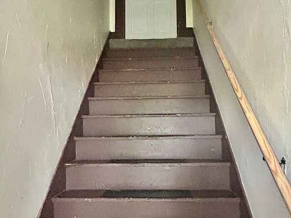 3rd image of 843 Bond St #Up