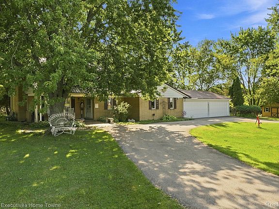 4th image of 5593 Fairway Ln