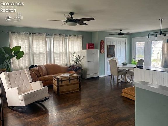 2nd image of 415 Birchwood Dr