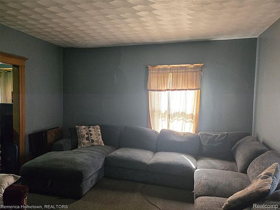4th image of 431 W Walnut St