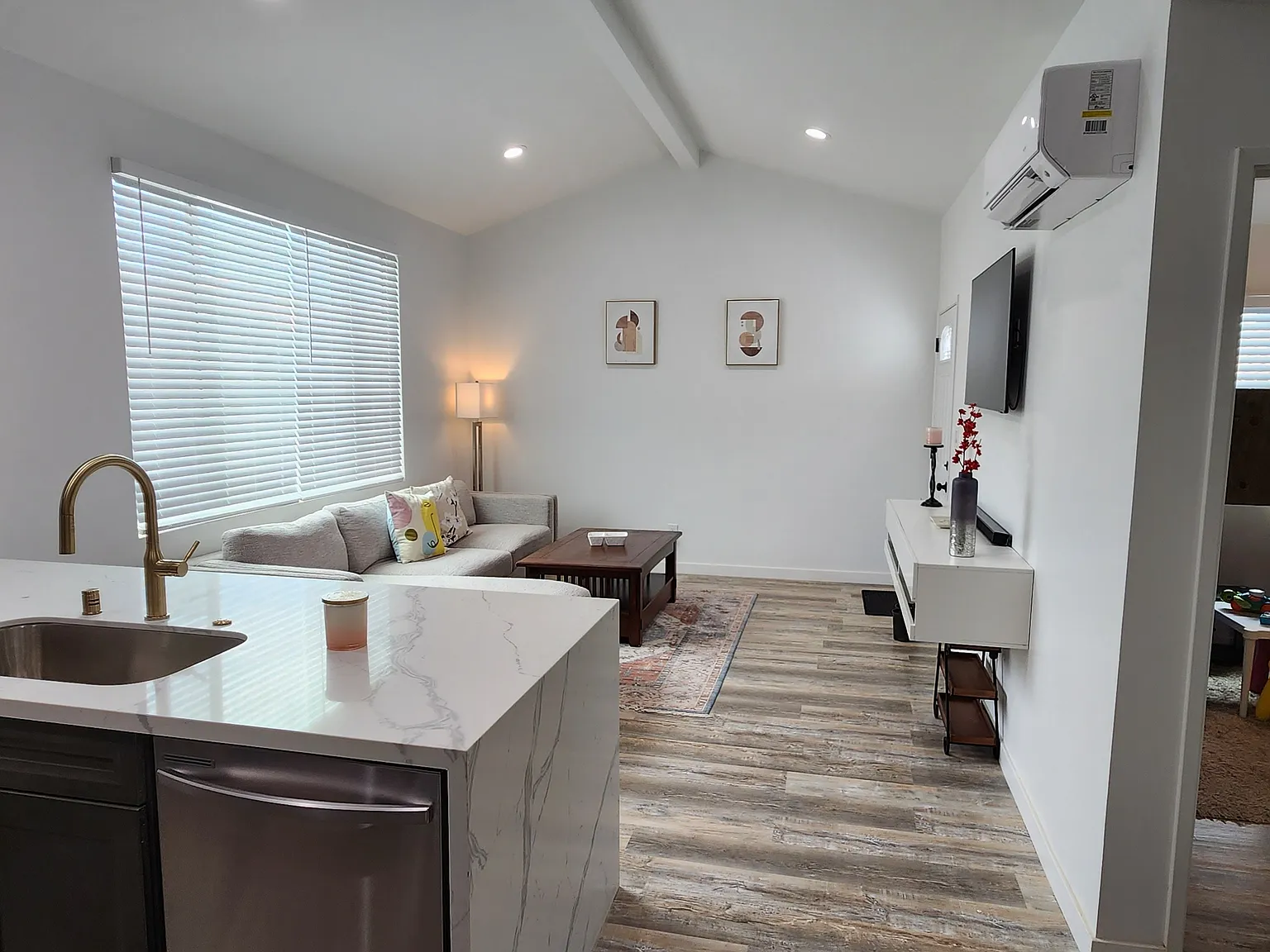 2 bed, 829 sqft, $2,300 — Photo 4