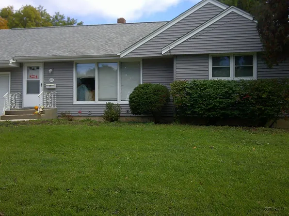 210 Hunter Ave, Rockford, IL 61108