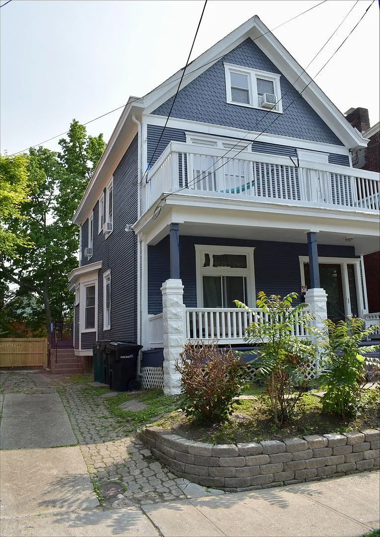 6 bed, 2.0 bath, 1961 sqft, $3,195 — Photo 1