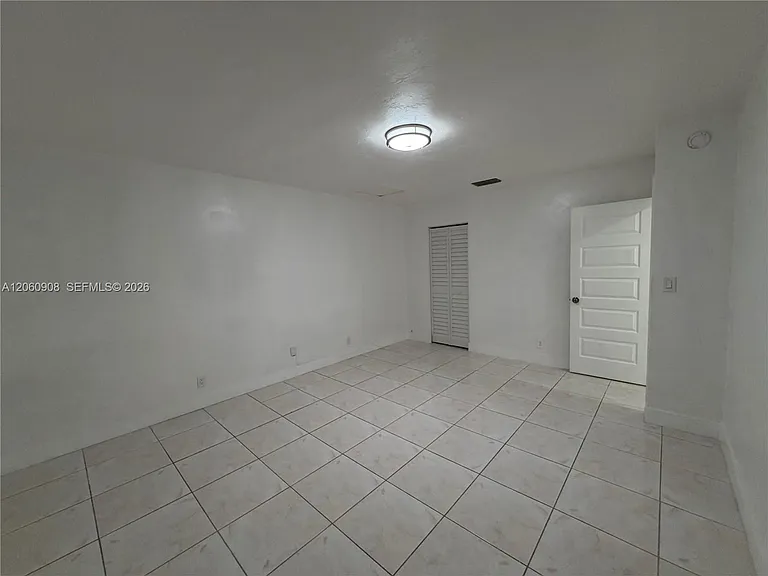 732 SW 6th St #732 — Photo 7
