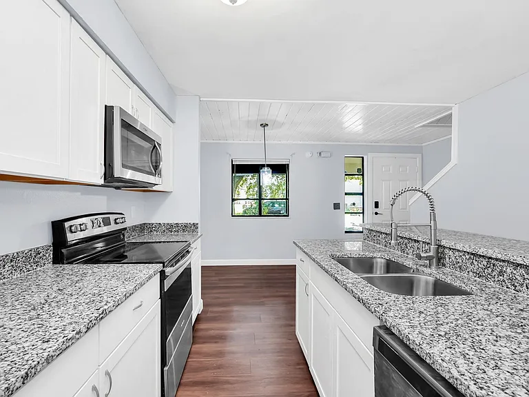 118 Michelle Ln #C — Photo 7
