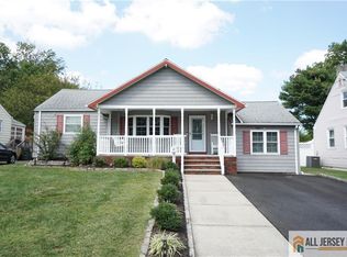 40 W Hill Rd, Colonia, NJ 07067