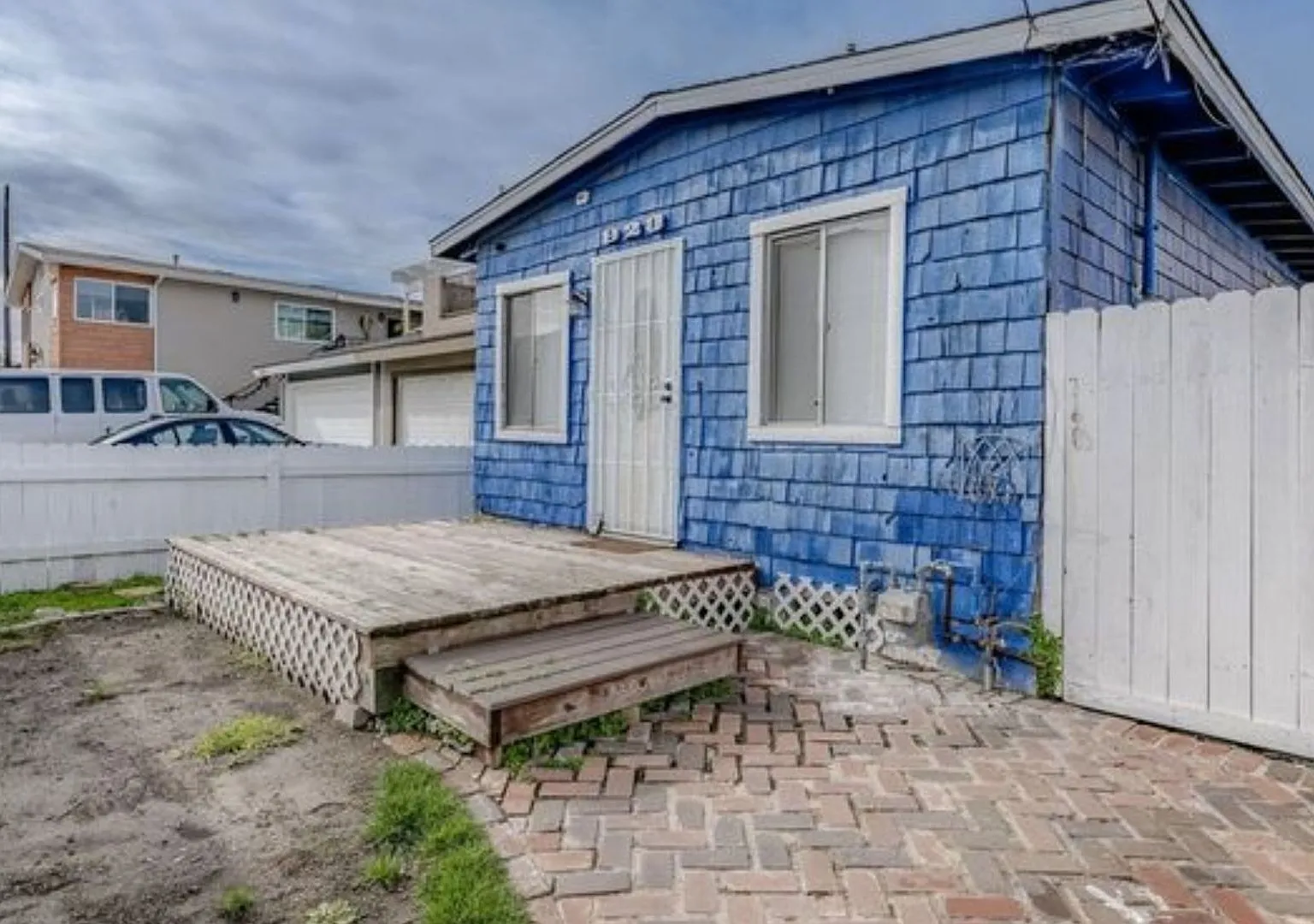 Cozy 2 bedroom, 1 bathroom bungalow with prime Huntington Beach location — Photo 2