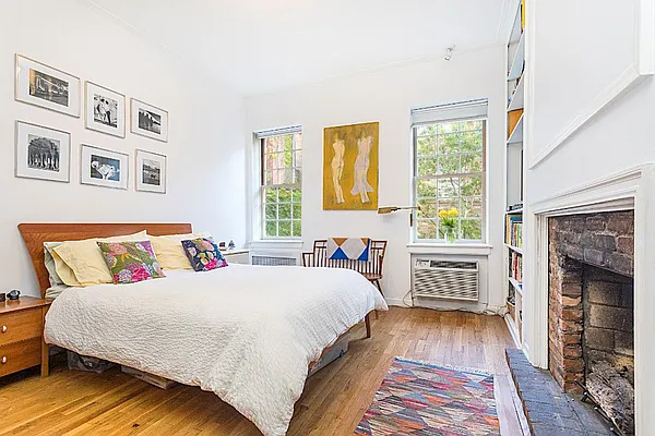 Sold by Living New York | media 14