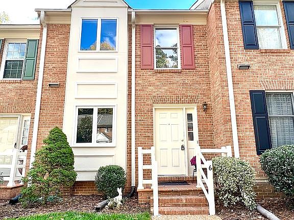 2nd image of 6 Priorslee Ln