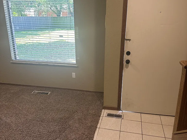 3612 N Drexel Blvd — Photo 20