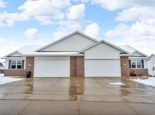 605 Lincoln Dr, Center Point, IA 52213