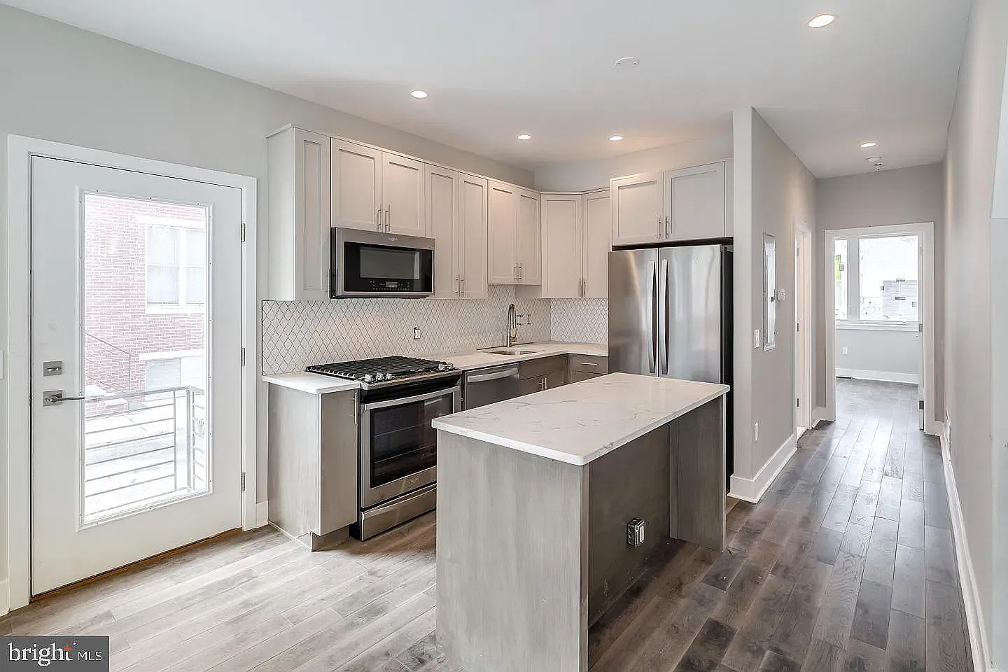 3 bed, 1500 sqft, $2,900 — Photo 3